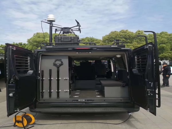 依維柯無人機(jī)指揮車