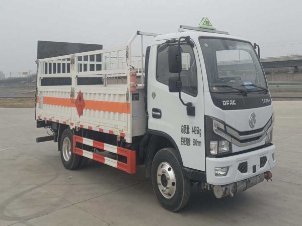 專威牌 東風(fēng)D6國(guó)六藍(lán)牌氣瓶運(yùn)輸車