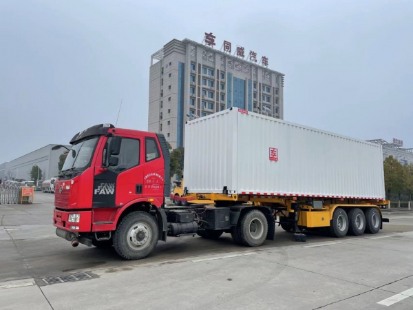 四十英尺危險品罐箱骨架運(yùn)輸半掛車