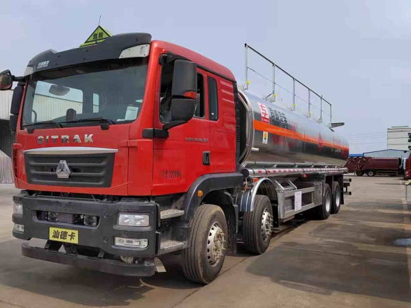 重汽汕德卡前四后八20噸鋁合金運油車（32方大罐）